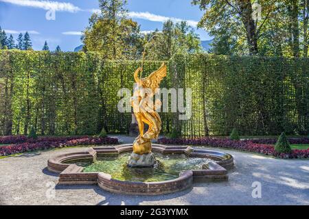 Parc (parterre ouest) du palais de Linderhof, Ettal, Allgäu, Bavière, Allemagne Banque D'Images