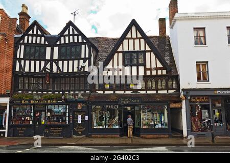 Tudor Pub and Shop dans Church Street, Tewkesbury, Gloucestershire, Angleterre Banque D'Images