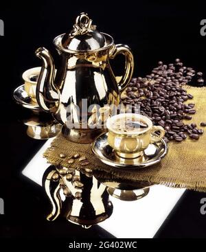 Tasses de café et carafe Banque D'Images