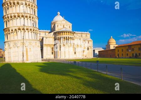 La tour penchée de Pise à côté de la cathédrale, Pise, Italie Banque D'Images