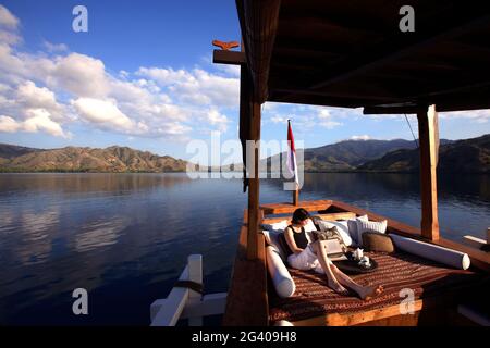 INDONÉSIE. ÎLES NUSA TENGARRA. ÎLE DE KOMODO. CROISIÈRE DE LUXE SILONA Banque D'Images