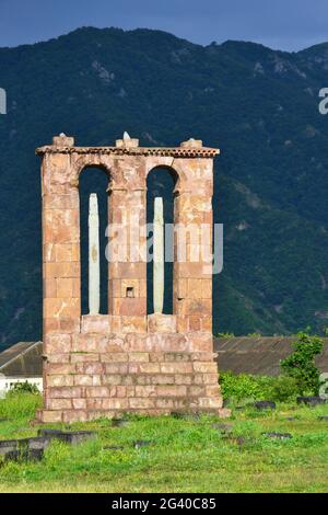 Monument commémoratif médiéval près de l'église d'Odzun, en Arménie, Lori Banque D'Images