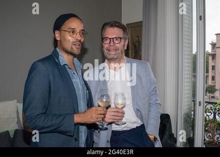 Paris : Fête d'anniversaire Fabienne Thibeault par le modèle Jérémy Bellet Banque D'Images