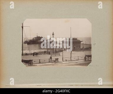 Jetée de Brighton vue depuis le boulevard. Fait partie d'un album de voyage avec des sites en Angleterre, Suisse, France et Allemagne. Banque D'Images