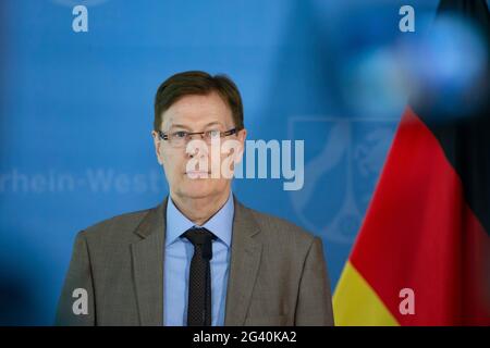 Düsseldorf, Allemagne. 17 juin 2021. Peter BIESENBACH, CDU, Ministre de la Justice de l'Etat de Rhénanie-du-Nord-Westphalie, lors de la conférence de presse, bilan de la 92e Conférence des Ministres de la Justice, Düsseldorf, le 17 juin 2021, crédit: dpa/Alay Live News Banque D'Images