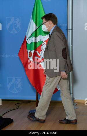 Düsseldorf, Allemagne. 17 juin 2021. Peter BIESENBACH, CDU, Ministre de la Justice de l'Etat de Rhénanie-du-Nord-Westphalie, lors de la conférence de presse, bilan de la 92e Conférence des Ministres de la Justice, Düsseldorf, le 17 juin 2021, crédit: dpa/Alay Live News Banque D'Images