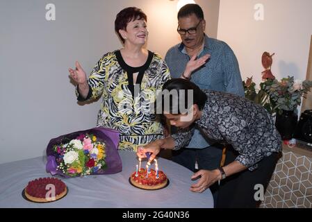 Paris : Fête d'anniversaire Fabienne Thibeault par le modèle Jérémy Bellet Banque D'Images