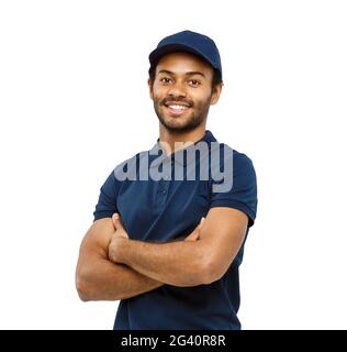 Concept de livraison - Handsome African American man bras croisés sur isolated on White Background studio. Copy Space Banque D'Images