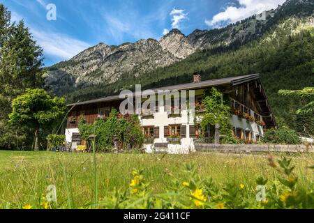 Ferme traditionnelle dans l'Oberallgäu été, Allemagne, Bavière, Oberstdorf Banque D'Images