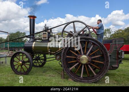 RUDGWICK, SUSSEX/UK - AOÛT 27 : moteur de traction au salon Rudgwick Steam à Rudgwick Sussex le 27 août 2011. Homme non identifié Banque D'Images
