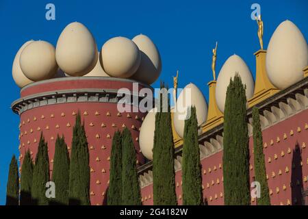 ESPAGNE. CATALOGNE. FIGUERES. THÉÂTRE-MUSÉE DALI (TEATRE-MUSEU DALI). IL A ÉTÉ CONSTRUIT SUR LES VESTIGES DE L'ANCIEN THÉÂTRE MUNICIPAL DE FIGUERES DÉTRUIT À Banque D'Images