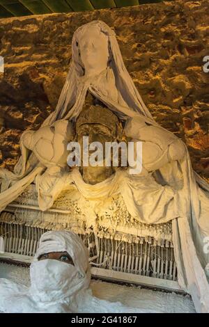 ESPAGNE. CATALOGNE. FIGUERES. THÉÂTRE-MUSÉE DALI (TEATRE-MUSEU DALI). IL A ÉTÉ CONSTRUIT SUR LES VESTIGES DE L'ANCIEN THÉÂTRE MUNICIPAL DE FIGUERES DÉTRUIT À Banque D'Images