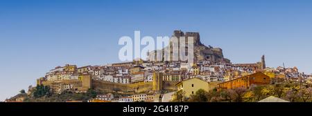 Vue panoramique panoramique sur la colline historique de la coty de Morella, dans le centre de l'Espagne Banque D'Images