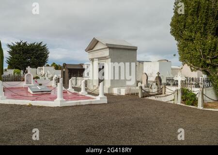 PUNTA ARENAS, CHILI - 3 MARS 2015 : tombes et tombes dans un cimetière de Punta Arenas, Chili. Banque D'Images