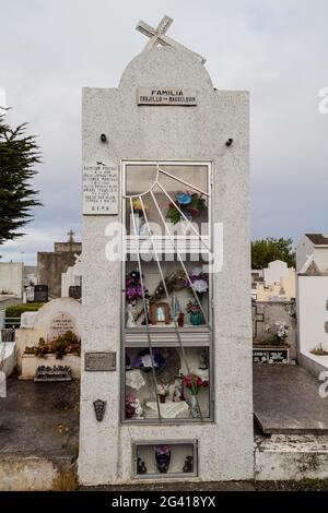 PUNTA ARENAS, CHILI - 3 MARS 2015 : tombes et tombes dans un cimetière de Punta Arenas, Chili. Banque D'Images