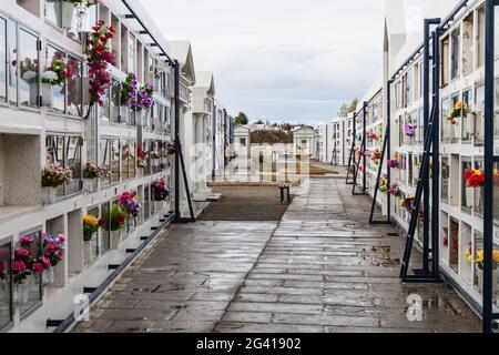 PUNTA ARENAS, CHILI - 3 MARS 2015 : tombes et tombes dans un cimetière de Punta Arenas, Chili. Banque D'Images