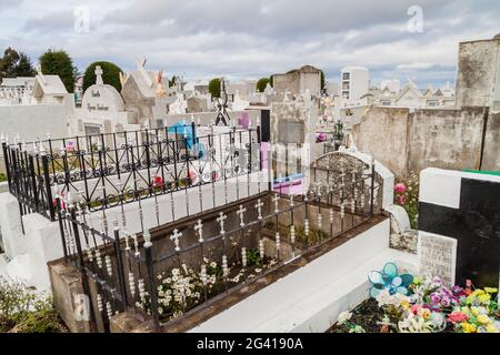 PUNTA ARENAS, CHILI - 3 MARS 2015 : tombes et tombes dans un cimetière de Punta Arenas, Chili. Banque D'Images