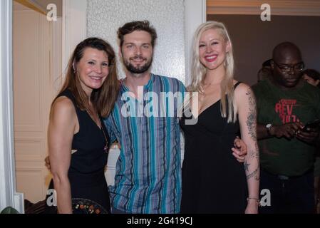 Paris : Fête d'anniversaire Fabienne Thibeault par le modèle Jérémy Bellet Banque D'Images