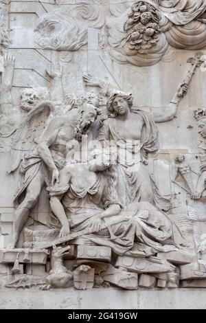 Sculpture allégorique sur le piédestal du Monument Banque D'Images