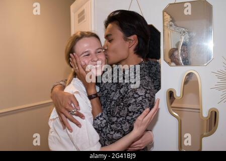 Paris : Fête d'anniversaire Fabienne Thibeault par le modèle Jérémy Bellet Banque D'Images