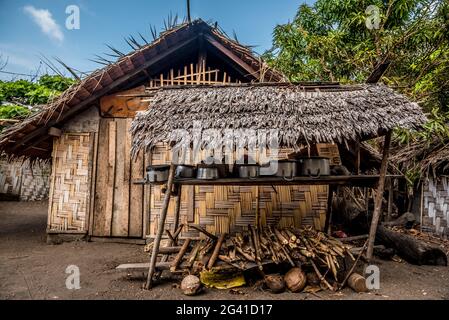 Cuisine en face de la cabane à paille, Malekula, Vanuatu, Pacifique Sud, Océanie Banque D'Images