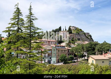 Vue jusqu'à la forteresse abandonnée de Castiglione dOrcia Banque D'Images