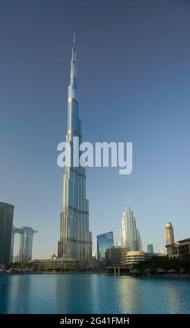 Centre ville de Dubaï, Burj Khalifa, Burj Lake, Dubaï, Émirats arabes Unis Banque D'Images