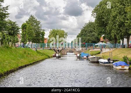 Canal central Mittelburggraben, Friedrichstadt, Schleswig-Holstein, Allemagne Banque D'Images