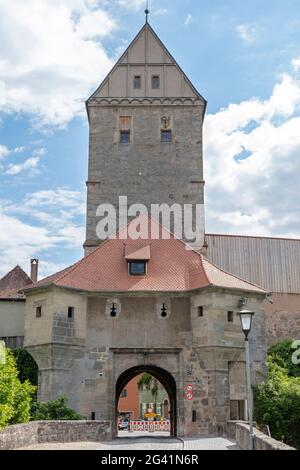La porte de Rothenburg à Dinkelsbühl, moyenne-Franconie, Bavière, Allemagne Banque D'Images