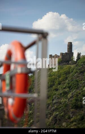 Burg Maus vu du bateau de croisière fluvial pendant une croisière sur le Rhin, Goarshausen Wellmich, Rhénanie-Palatinat, Allemagne, Europe Banque D'Images