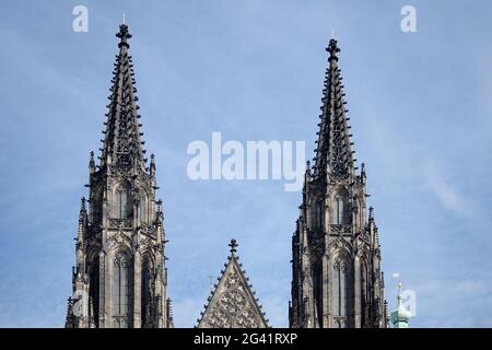 Les clochers de la Cathédrale St Vitus à Prague Banque D'Images