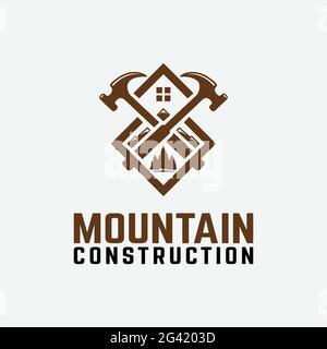 Modèle de conception du logo Mountain Construction. Les marteaux, les montagnes, les arbres et les toits des maisons symbolisent la construction dans la nature. Adapté à la construction Illustration de Vecteur