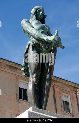 Statue d'un ancien guerrier à Arzachena Sardaigne Banque D'Images