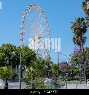 Grande Roue opérant dans la ville de Malaga Banque D'Images