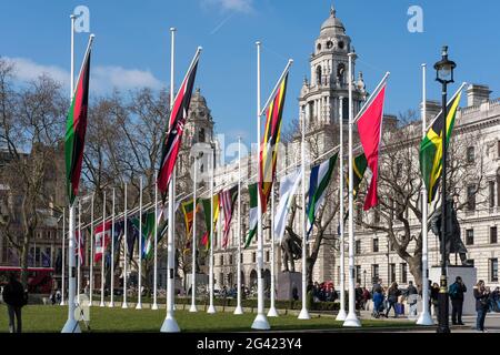 Drapeaux au vent en place du Parlement Banque D'Images