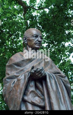 Londres - 30 juillet : Statue de Mahatma Ghandi dans Parliament Square à Londres, le 30 juillet 2017 Banque D'Images