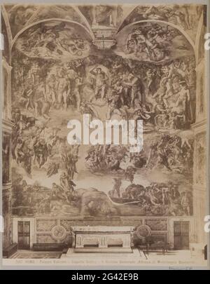 Intérieur de la chapelle Sixtine dans la Cité du Vatican avec la fresque du jugement dernier ; Roma Palazzo Vaticano - Cappella Sistina - il Giudizio Universal (Affesco Di Michelangelo Buonarroti). Partie d'un album photo d'un voyage à travers l'Europe du Sud et le Moyen-Orient. Banque D'Images