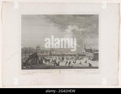 Glace sur la zone extérieure du Haarlemmerpoort à Amsterdam, CA. 1770 (1837); vue de la porte Haarlemmer, à l'extérieur du Singel à voir, à Amsterdam / vue extérieure de la porte de Haarlem, à Amsterdam. Glace amusante sur la section extérieure surgelée au Haarlemmerpoort. À gauche au premier plan un gâteau et une cale de zope. Sur la droite en arrière-plan de Haarlemmerpoort. Sous le spectacle, le titre est en néerlandais et en français. En haut à droite, numéroté : 17 *. Image de l'Oude Haarlemmerpoort en mémoire de la démolition du bâtiment en mars 1837. Voir aussi la poignée de commande. Banque D'Images