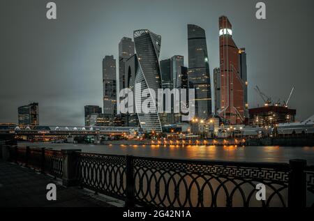Vue sur le centre d'affaires et résidentiel, Moscou-ville depuis la rive de la rivière de Moscou, Russie Banque D'Images