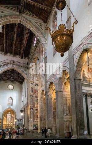 FLORENCE, Toscane/Italie - le 19 octobre : vue de l'intérieur de l'église de Santa Croce à Florence, le 19 octobre 2019. Des personnes non identifiées Banque D'Images