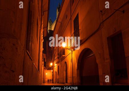 La nuit dans les ruelles de Palma, Palma de Majorque, Majorque, Iles Baléares, Iles Baléares, Mer Méditerranée, Espagne, Europe Banque D'Images