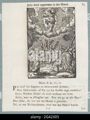 Ascension du Christ; Jésus a été admis au ciel. Le Christ, avec les mains levées, est inclus dans le ciel. Ses disciples sont pleins d'émerveillement. Deux anges gardent un œil sur eux. Avec divers éléments de l'émission sont des lettres. Au-dessus de l'affiche un titre. Il y a six nouvelles règles et une référence aux lois 1 : 9-11. L'impression fait partie d'un album. Banque D'Images