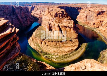 Le fleuve Colorado serpentant dans le canyon Horseshoe Bend, zone de loisirs Glen Canyon, Arizona, États-Unis Banque D'Images