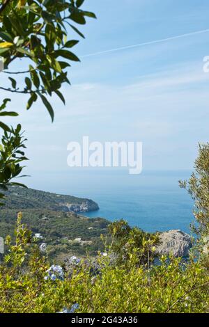 Vue d'en haut sur la mer à Capri, en Italie Banque D'Images
