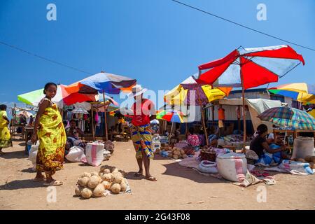 Marché coloré à Bekopaka, Madagascar Ouest, Madagascar, Afrique Banque D'Images