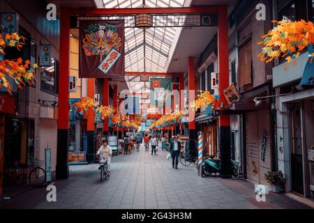 Rue commerçante dans le quartier du temple d'Asakusa Toyko, Japon Banque D'Images