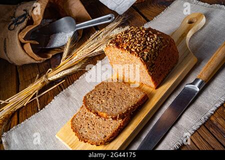 Pain complet humide, grains entiers broyés ou moulus Banque D'Images