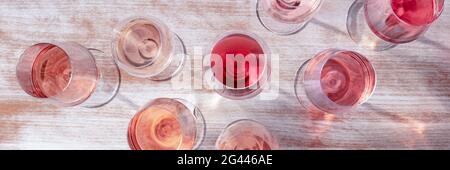 Panorama sur le vin de rose, différentes nuances de vin de rose Banque D'Images
