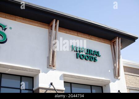 Augusta, GA États-Unis - 03 04 21: Les pousses d'épicerie magasin de détail signe les aliments naturels Banque D'Images