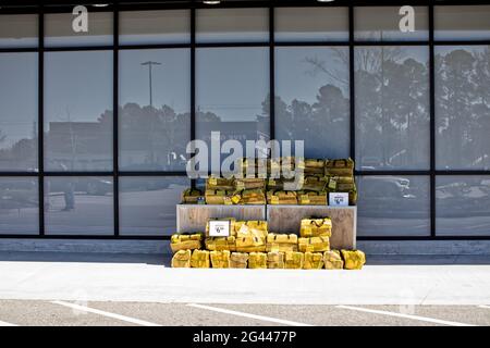 Augusta, GA États-Unis - 03 04 21: Scrots épicerie magasin de détail exposition de bois de feu Banque D'Images